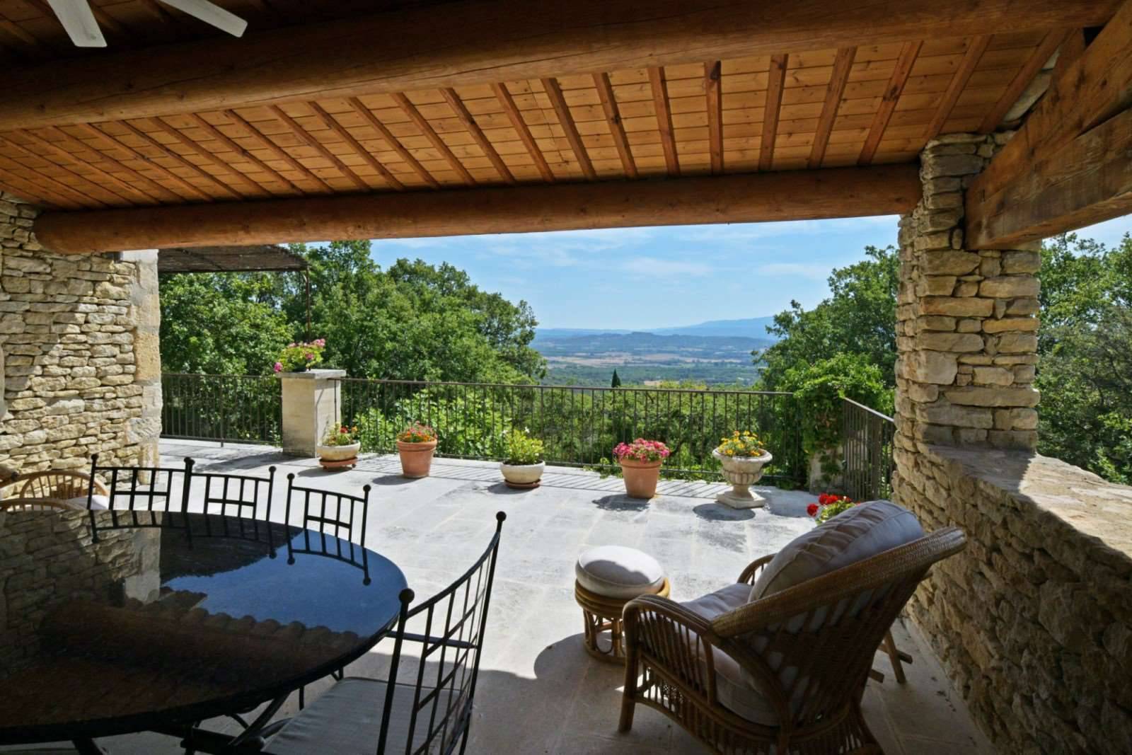 Gordes : propriété de famille en bordure de village   