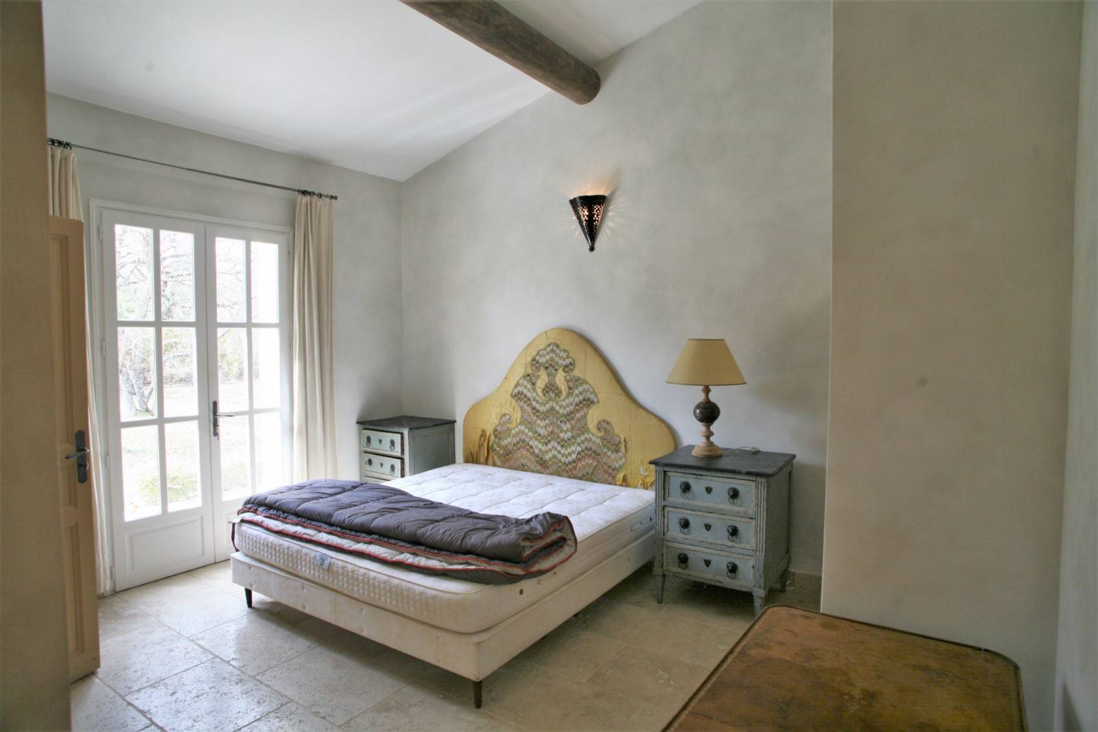 Roussillon, maison traditionnelle avec piscine et gîte   
