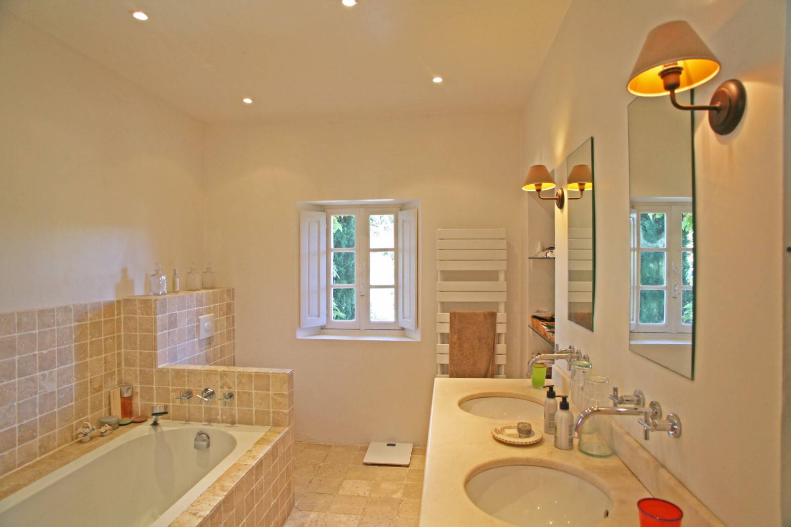 Magnifique bastide avec piscine dans le village de Gordes   