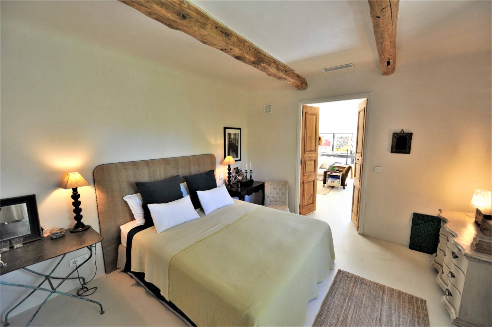 Gordes : villa contemporaine avec vues sur le Luberon   