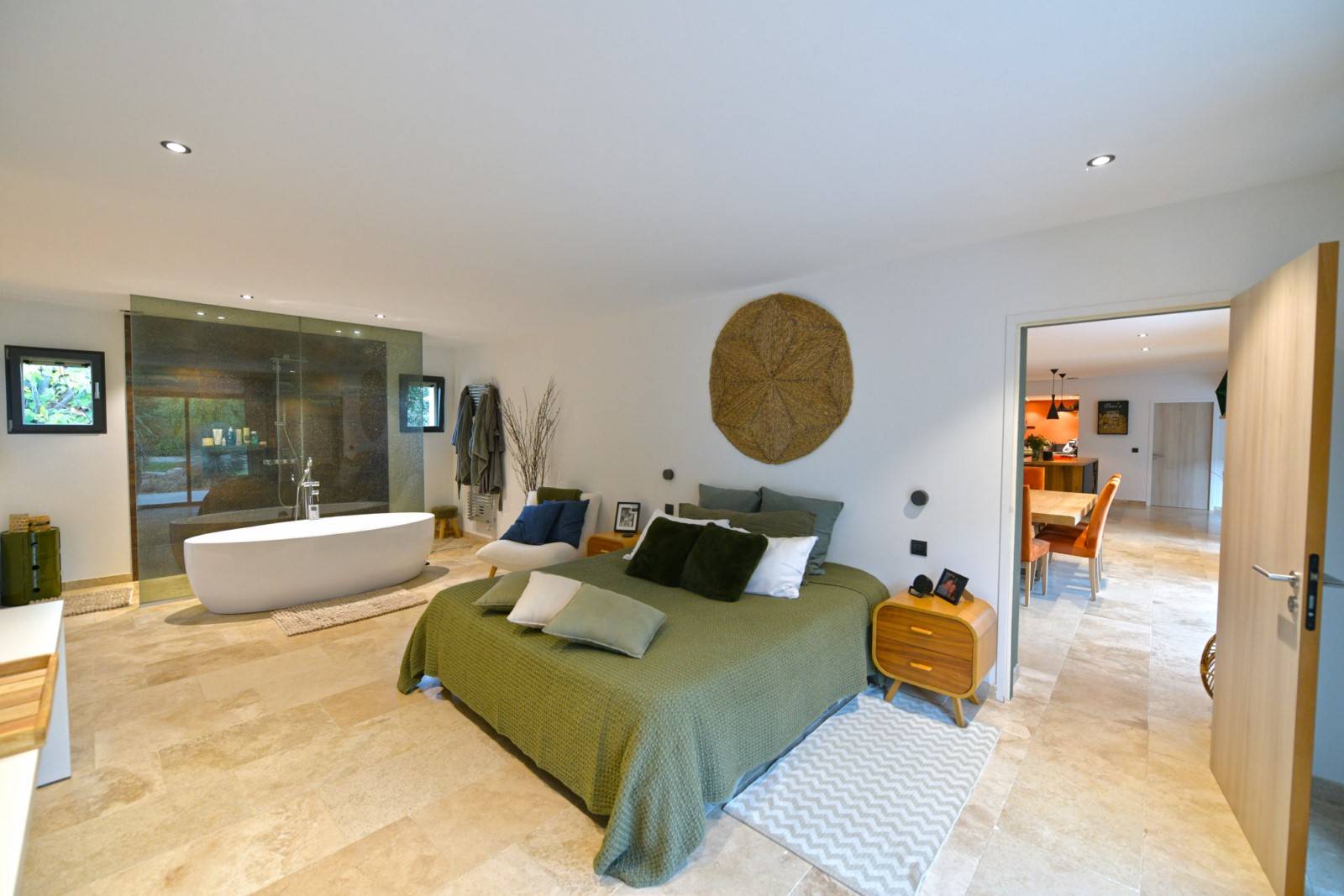 rare maison contemporaine au pied du Luberon   