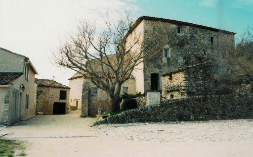 Luberon, maisons formant un hameau superbement restauré
