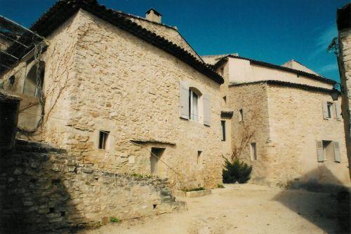 Luberon, maisons formant un hameau superbement restauré