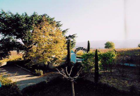 Superbe mas proche Gordes, en bordure de hameau avec piscine.