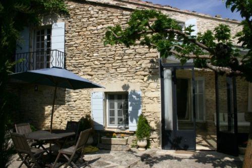 Gordes, maison de hameau avec superbe jardin clos