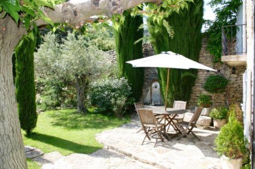 Gordes, maison de hameau avec superbe jardin clos