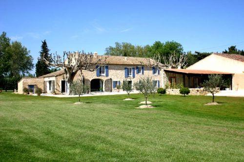 Beau mas pour 580 m² sur 2 hectares proche des Alpilles.