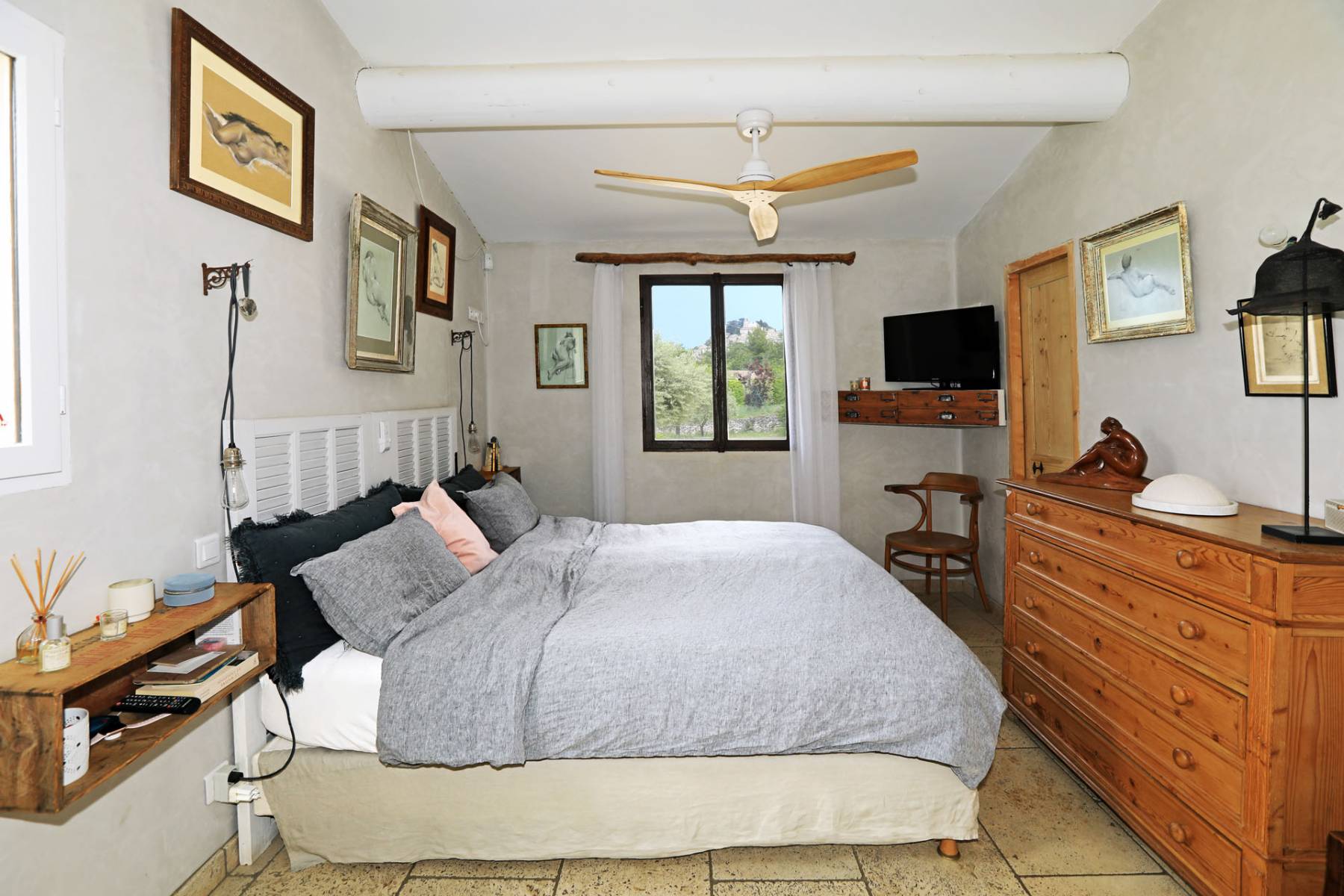 Proche Bonnieux, agréable maison avec piscine et grand garage   