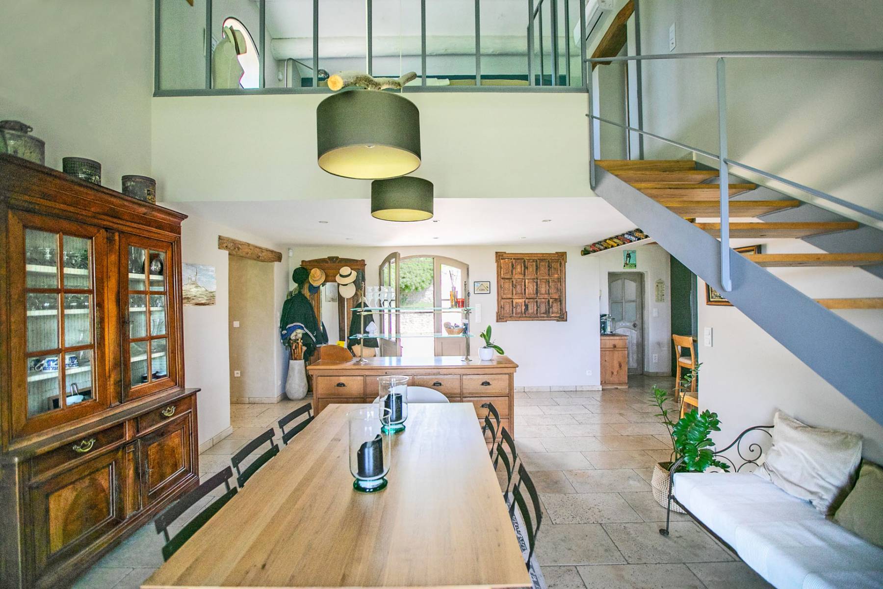 Proche Bonnieux, agréable maison avec piscine et grand garage   