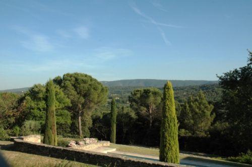 Goult en Luberon, maison du 17ème  en bordure de village