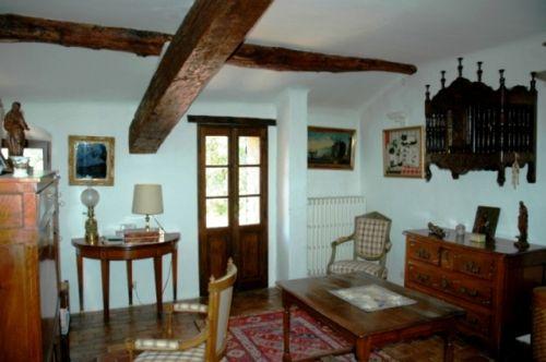 Goult en Luberon, maison du 17ème  en bordure de village