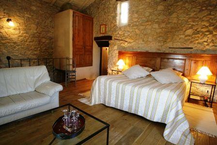 Ferme du 18ème en Luberon avec dépendences, piscine, garage...