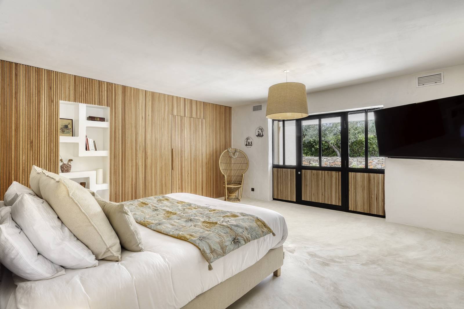 Chambre décoration moderne dans maison rénovée en Luberon Provence