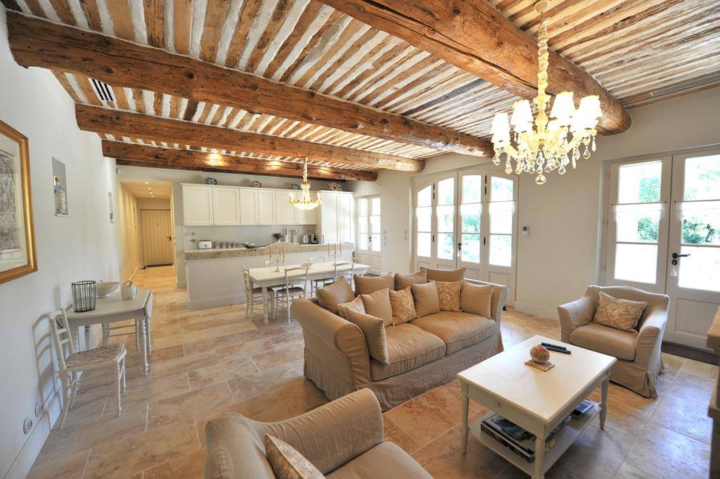 Gordes - Superbe villa en pierre   
