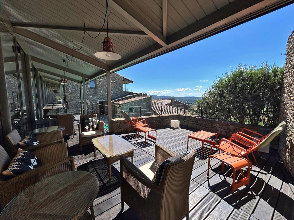 Drôme provençale : maison contemporaine rénovée avec vues   