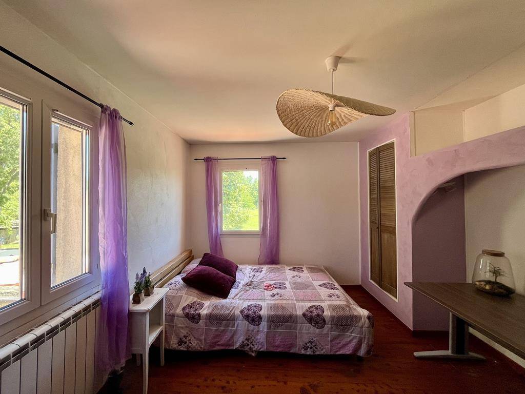 Propriété avec gîtes indépendants et piscine en bord de Sorgue   