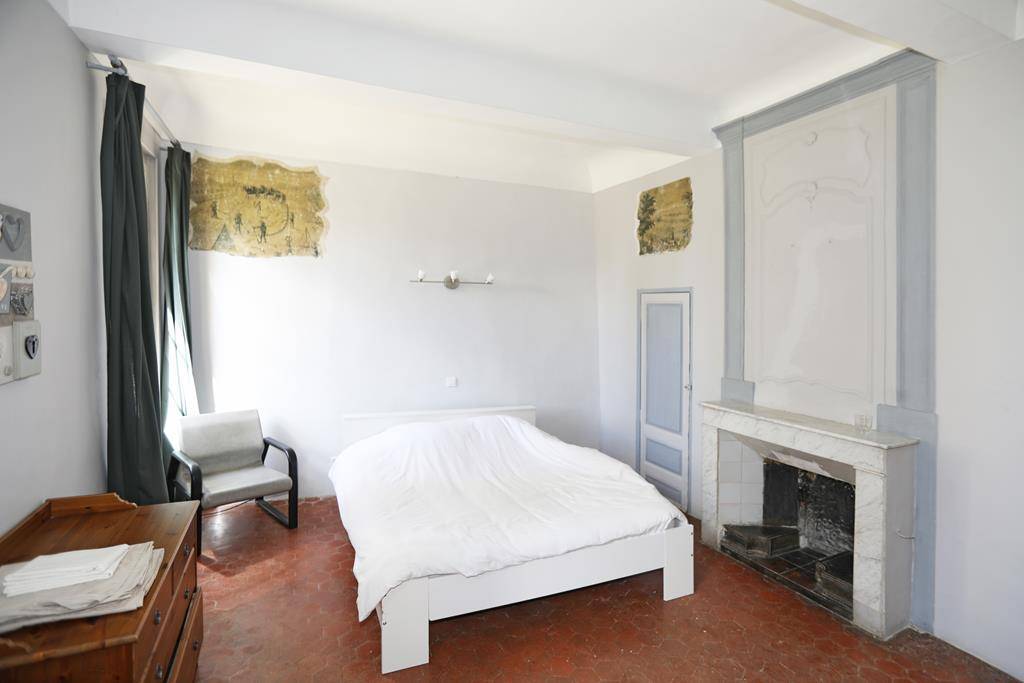 Belle propriété sur les hauteurs de Saint-Saturnin-Les-Apt avec vue dominante   