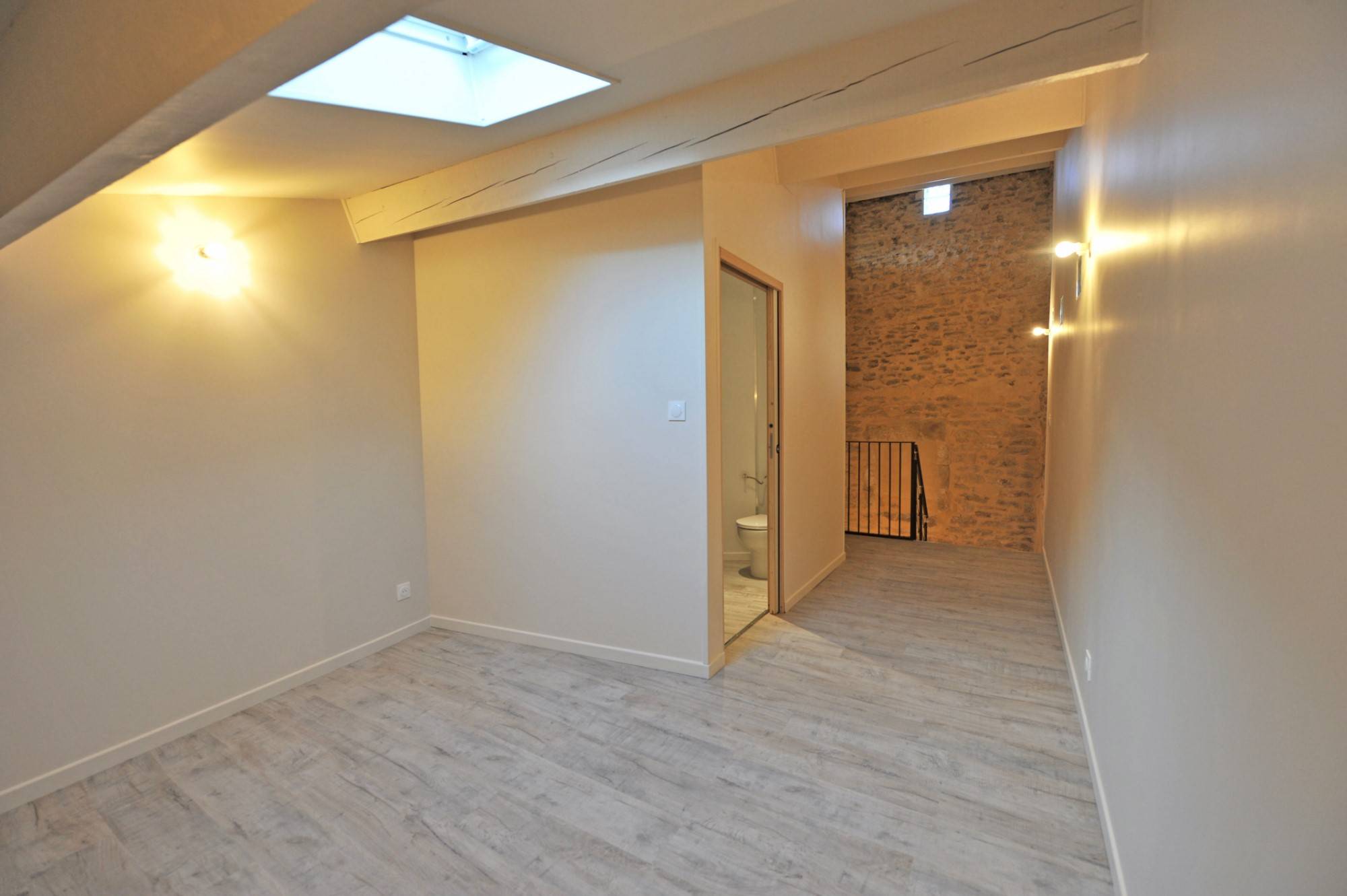 maison de village entièrement rénovée à Cabrières-d’Avignon   