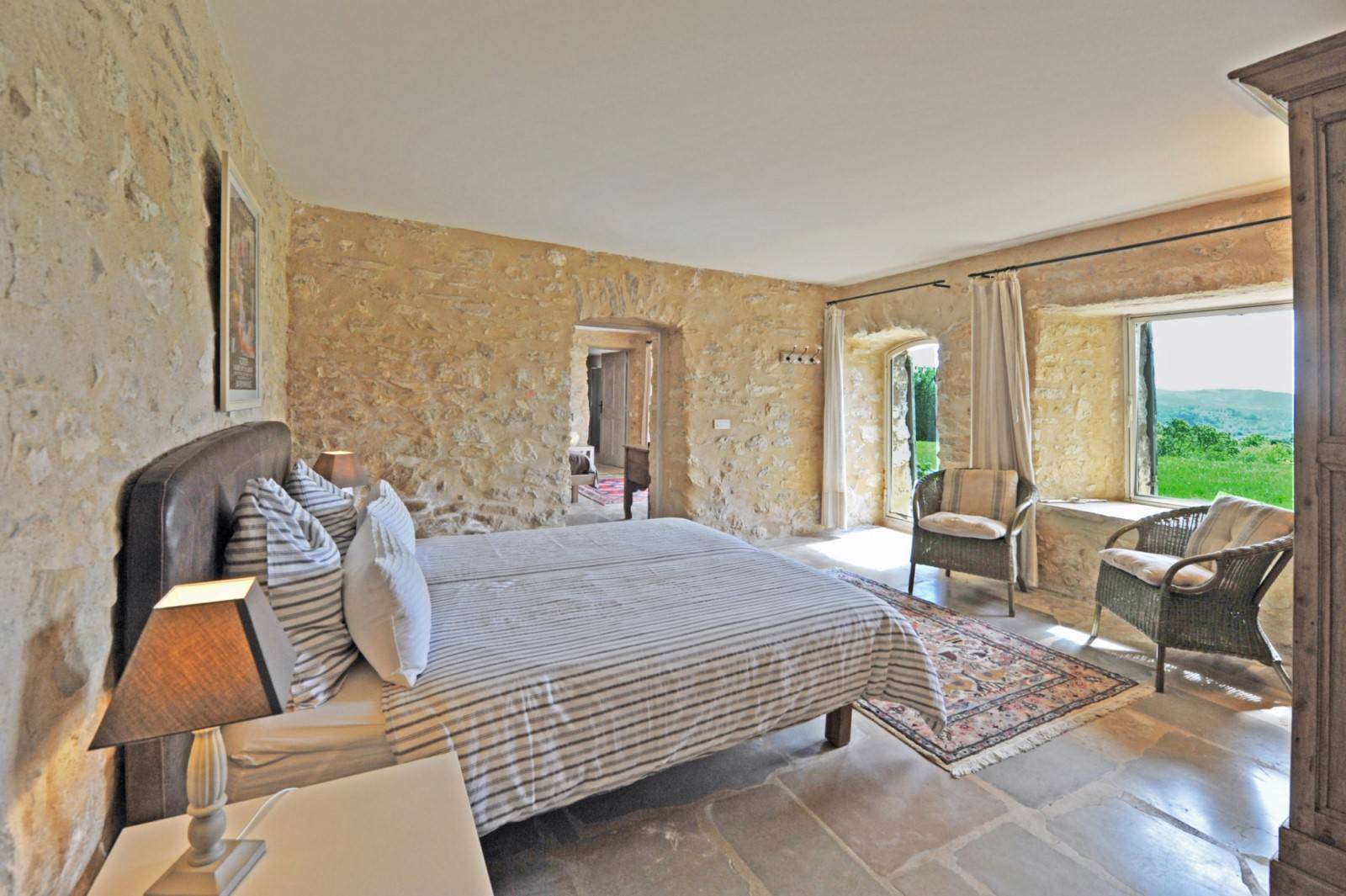 Luberon, propriété de famille avec dépendances et piscine   