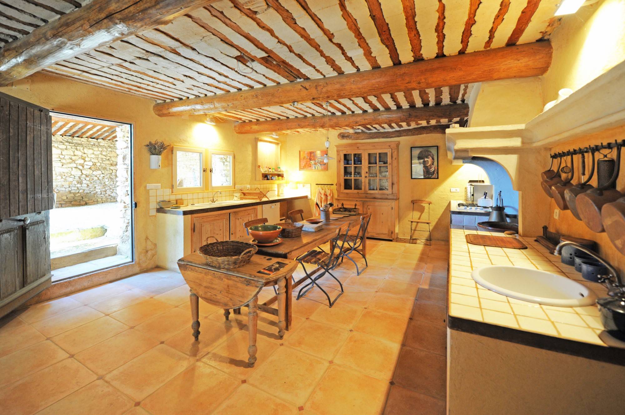 grande maison de hameau du 18ème siècle avec dépendances    