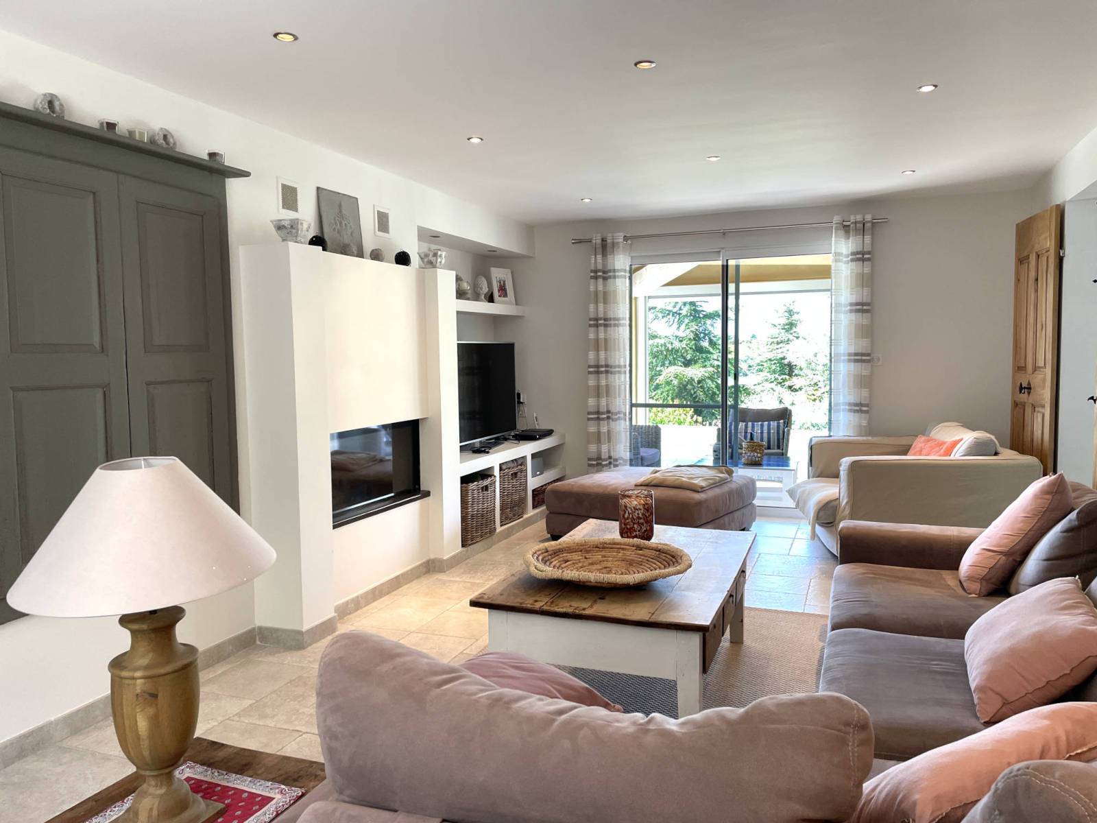 Crillon-le-Brave :  villa contemporaine avec piscine et vue panoramique   