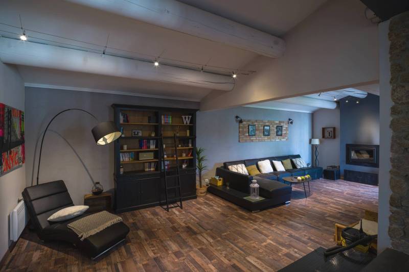 A la vente à Roussillon, au cœur du Luberon, villa contemporaine avec piscine et très belle vue.
