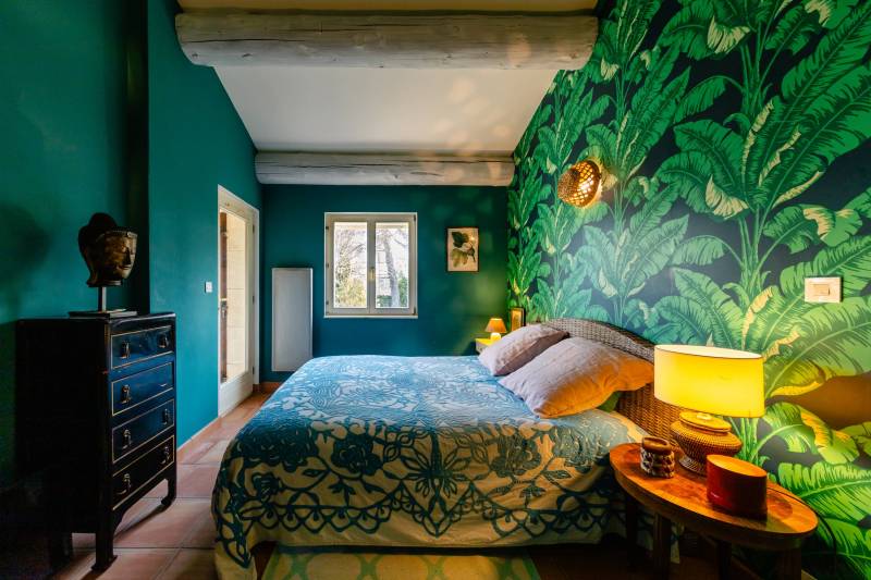 Cabrières d'Avignon - A la vente, maison de 3 chambres avec piscine et garage, au calme avec vue sur Gordes.