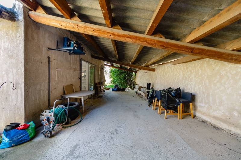Projet de rénovation et construction sur un joli terrain boisé au centre du village de Cabrières d'Avignon.
