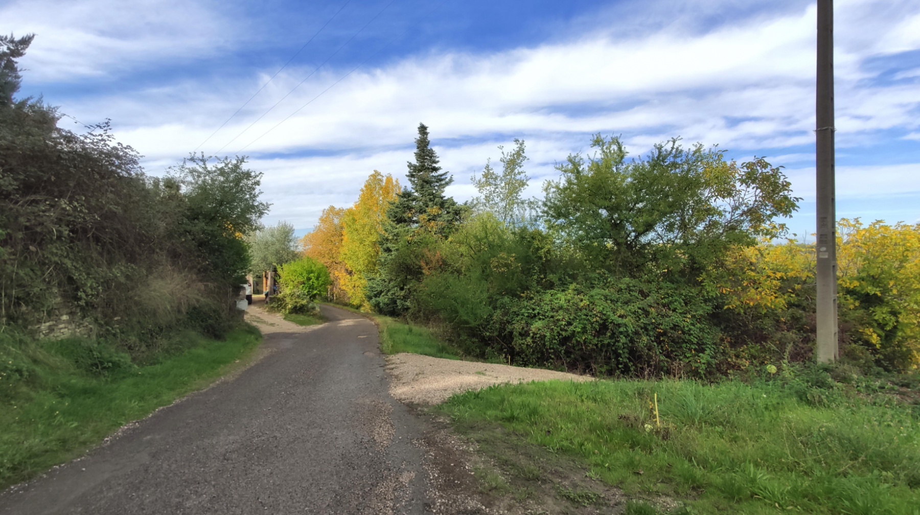 Terrain constructible avec vue dégagée sur la campagne de Faucon   