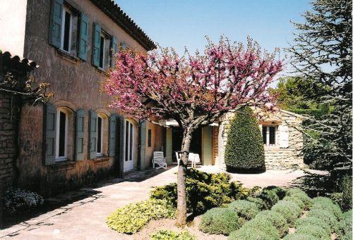 Face au Luberon, superbe maison avec parc paysager de 3100 m².