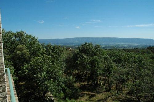 Maison à Gordes, propriété au calme sans être isolée, superbe vue