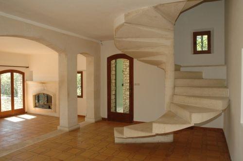Maison à Gordes, propriété au calme sans être isolée, superbe vue