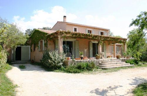 Cabrières d'Avignon, agréable maison sur 1870 m²