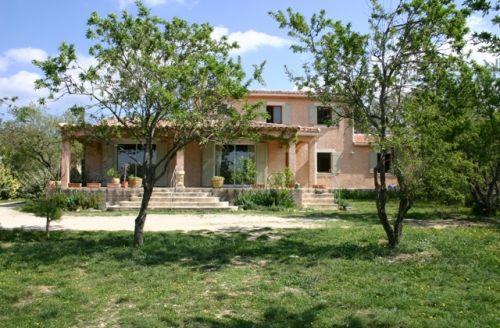 Cabrières d'Avignon, agréable maison sur 1870 m²
