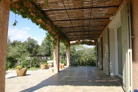 Cabrières d'Avignon, agréable maison sur 1870 m²