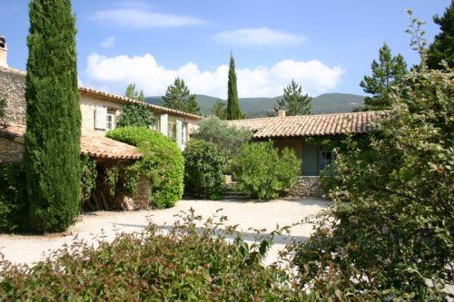 Propriété du Luberon avec mas du XVIIIeme rénové sur Cucuron