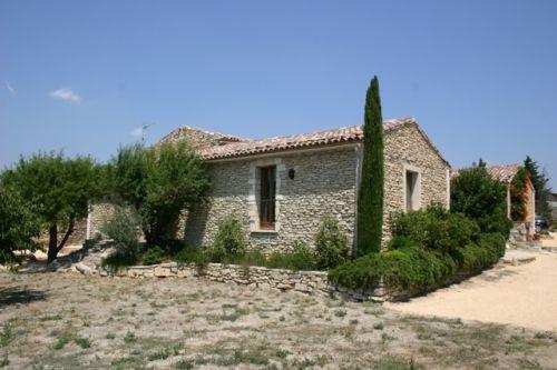 Gordes, maison de village en U avec jardin de 1963 m²