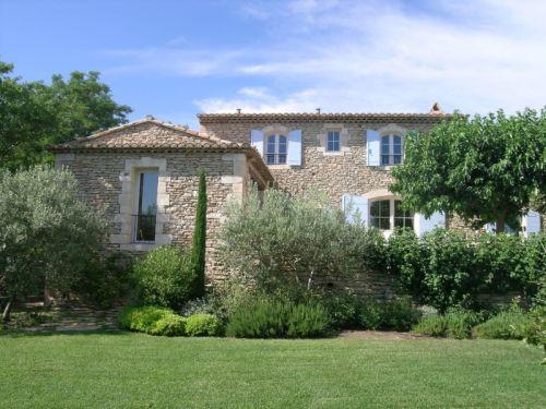 Bastide neuve en Luberon proche d'un village classé