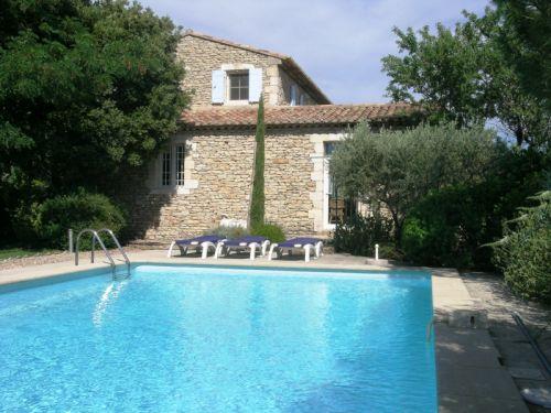 Bastide neuve en Luberon proche d'un village classé