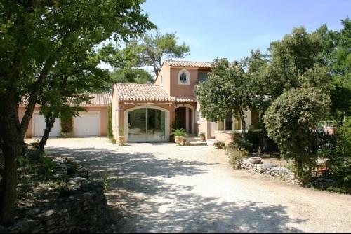 Maison traditionnelle à Lacoste, avec piscine sur 2442 m² de terrain
