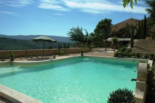 Bastide de village en Luberon à Goult, sur la hauteur avec vue