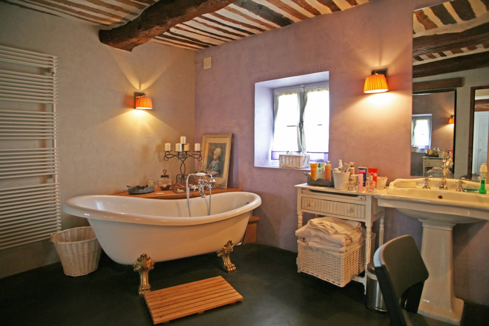 superbe bastide sur  près de 13 hectares à deux pas du village de Roussillon    