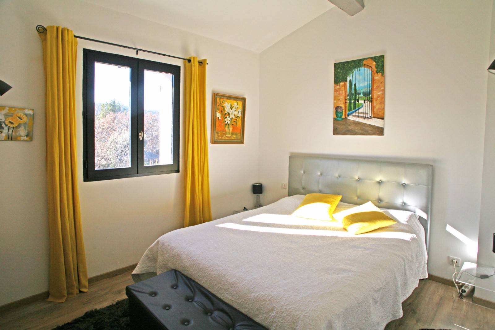 MAISON RECENTE AVEC PISCINE, BEAU JARDIN ET VUE   