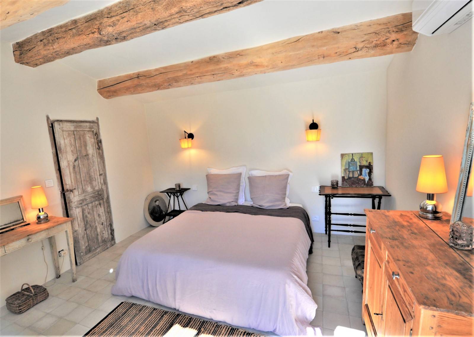 Gordes : villa contemporaine avec vues sur le Luberon   