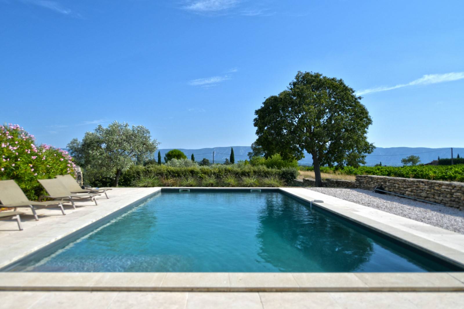 A Gordes, élégante propriété de charme face au Luberon   