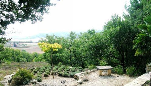 Maison en pierres à Goult avec vue sur le Luberon