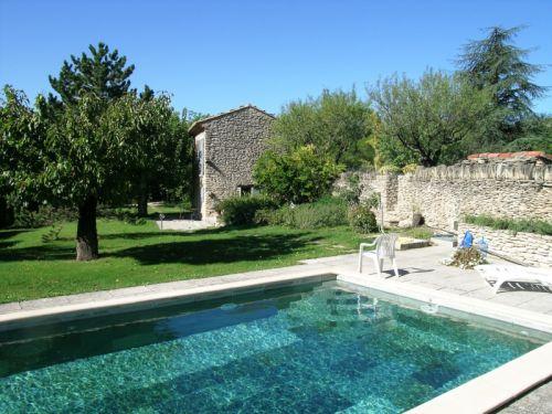 Mas du 18ème restauré, à l'orée d'un hameau proche Gordes