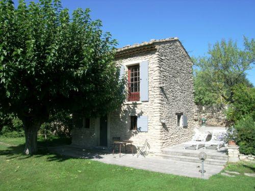 Mas du 18ème restauré, à l'orée d'un hameau proche Gordes