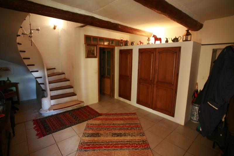 Mas restauré en Luberon avec dépendancessur 2,7 ha ...  jardin paysager, piscine