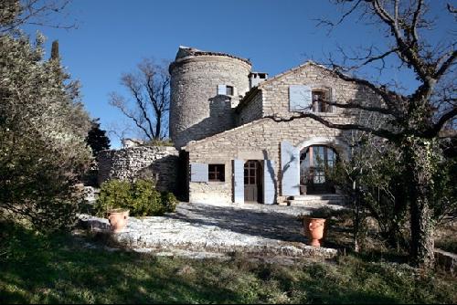 Moulin aggrandi à Gordes, en bordure de village